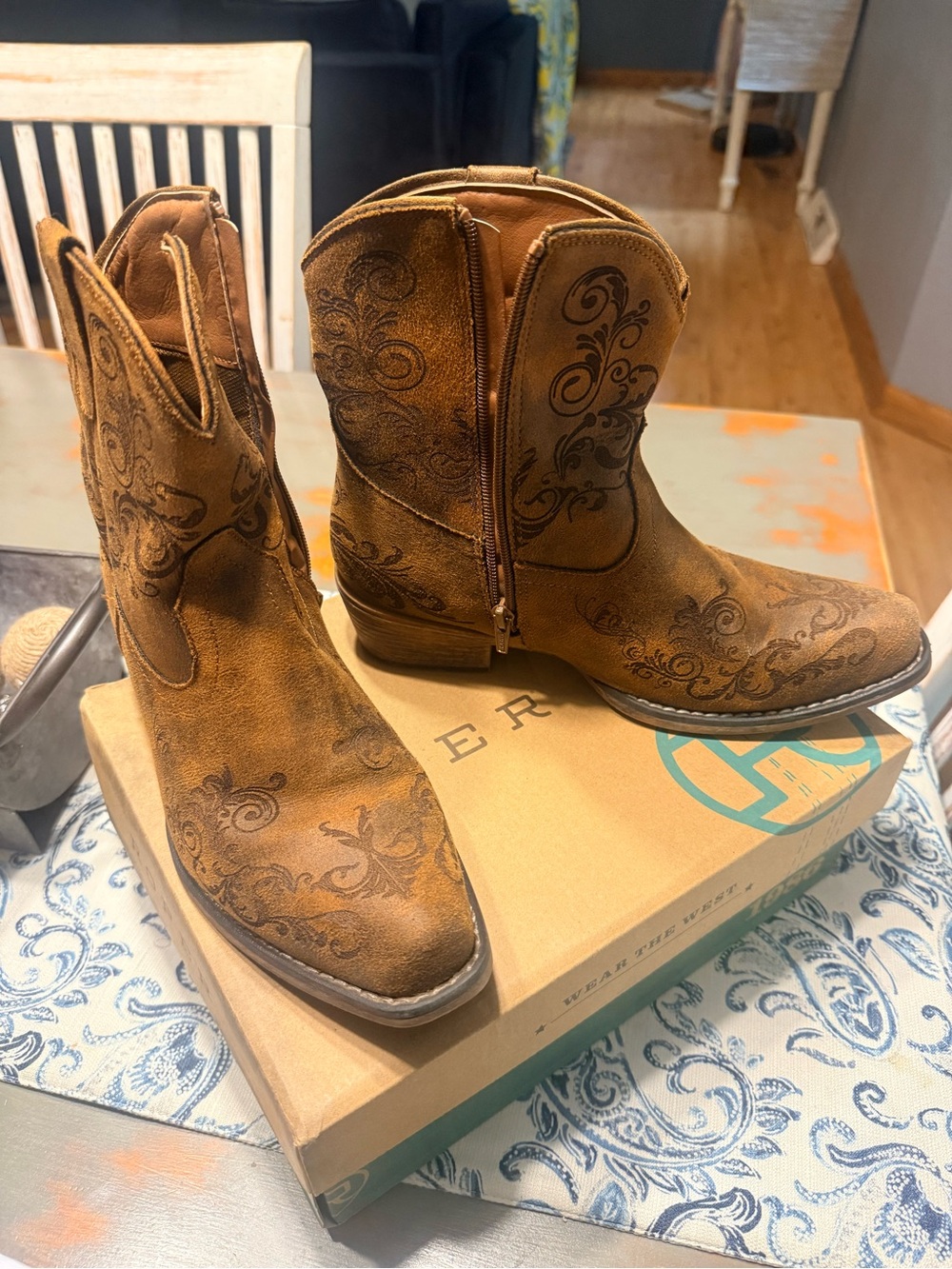 Roper Brown Western Heeled Ankle Boots